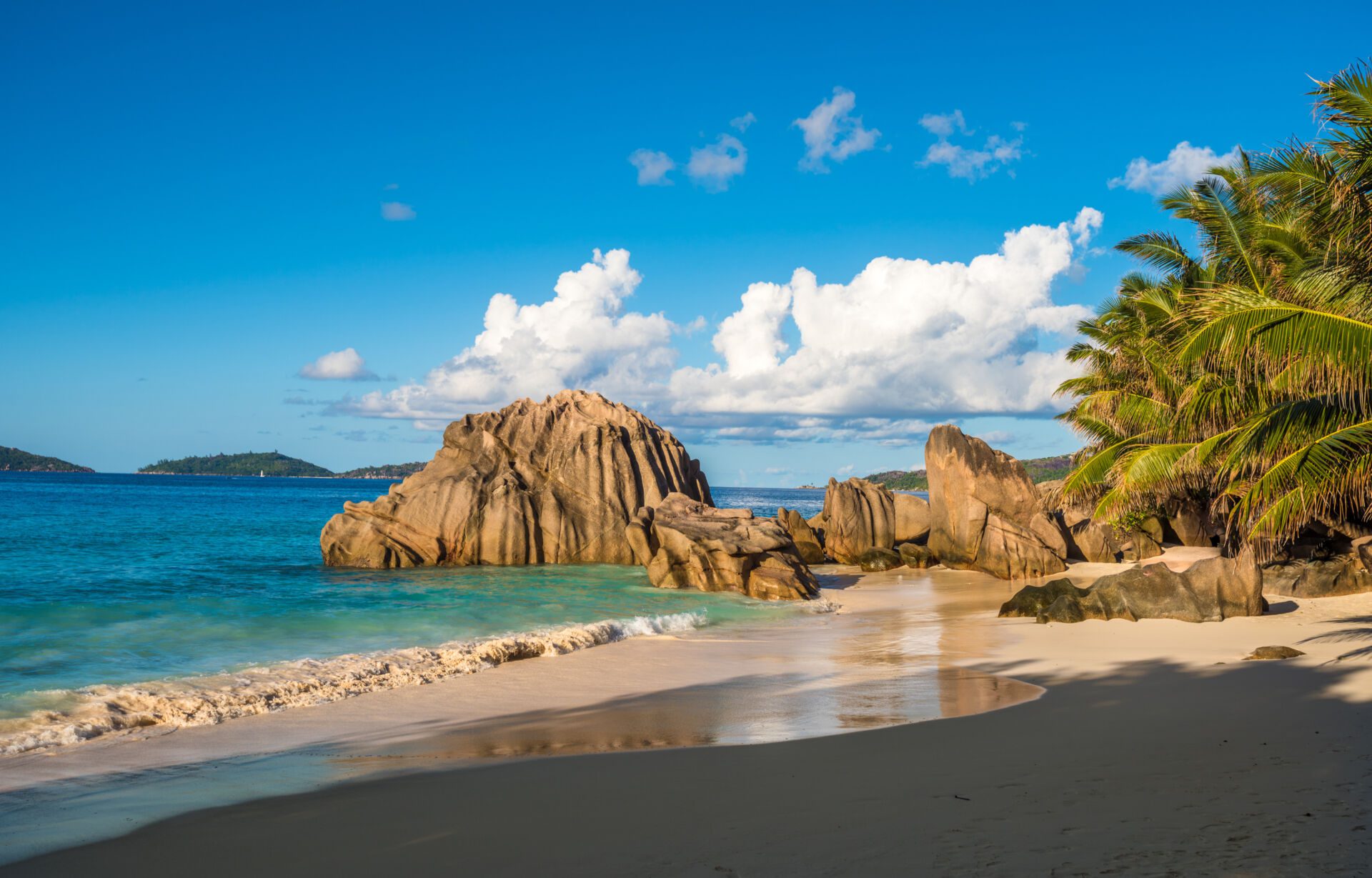 Yacht Sailing in Seychelles