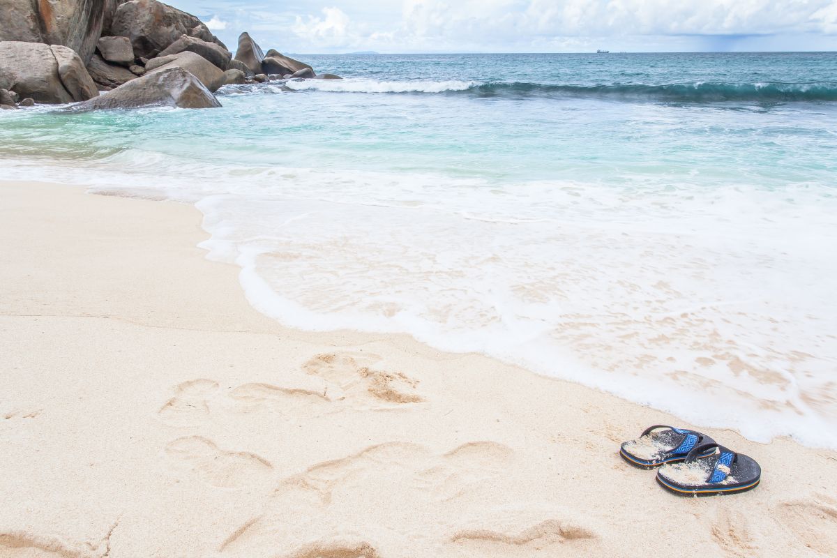 Seychelles luxury yacht sailing